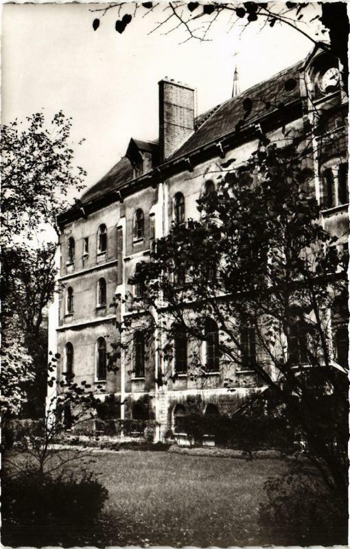 Carte postale ancienne Monastère de la Visitation - Façade et Jardin à Paris 14e
