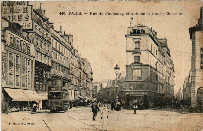 Carte postale ancienne Rue du Faubourg Saint-Antoine et rue de Charenton à Paris 11e