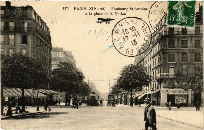 Carte postale ancienne Faubourg Saint-Antoine à la place de la Nation à Paris 12e