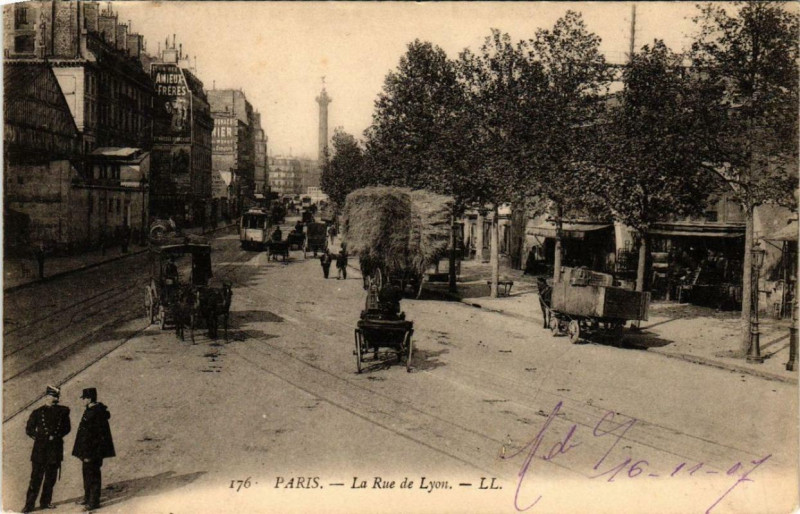 Carte postale ancienne La Rue de Lyon à Paris 12e