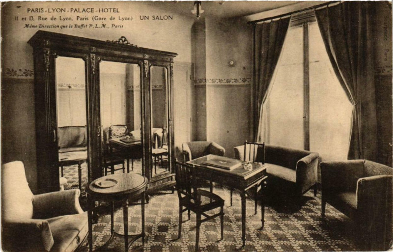 Carte postale ancienne Paris-Lyon Palace-Hôtel - rue de Lyon - Un salon à Paris 12e