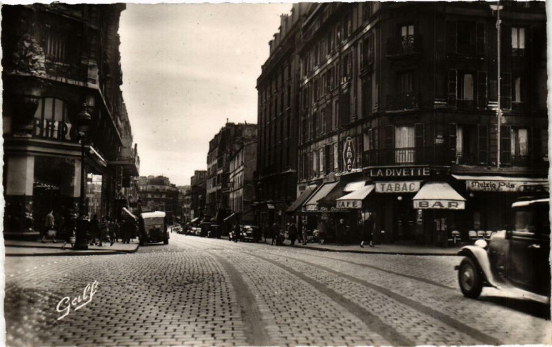 Carte postale ancienne Paris (12e) Carrefour rue de Charenton. Bd de Reuilly à Paris 12e