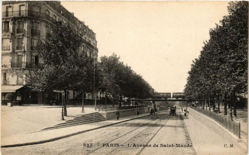 Carte postale ancienne L'Avenue de Saint-Mandé à Paris 12e