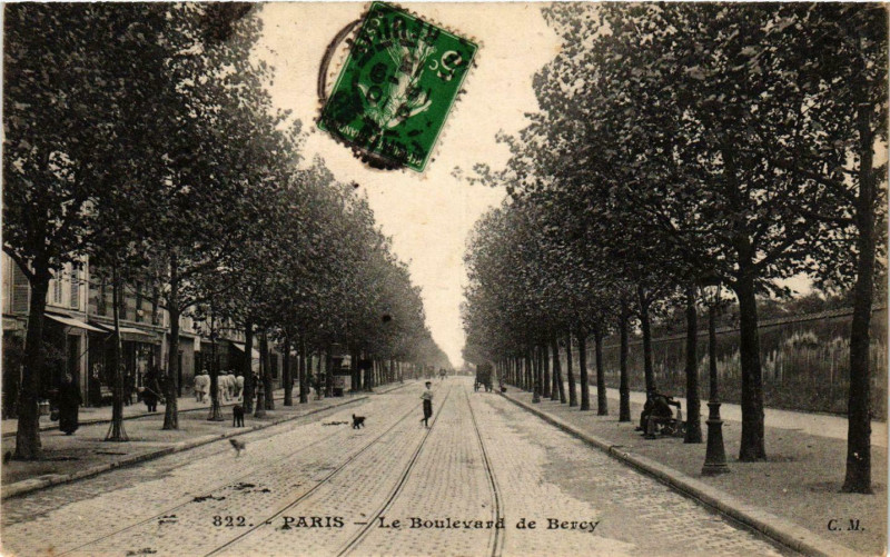 Carte postale ancienne Paris 12e Boulevard de Bercy ed. C.M à Paris 12e