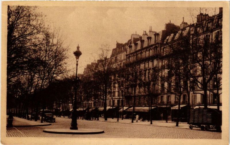 Carte postale ancienne Boulevard de Reuilly à Paris 12e