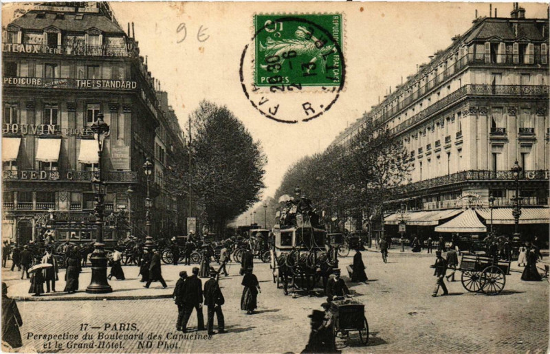 Carte postale ancienne Paris (9e) Perspective du Bd des Capucines à Paris 9e