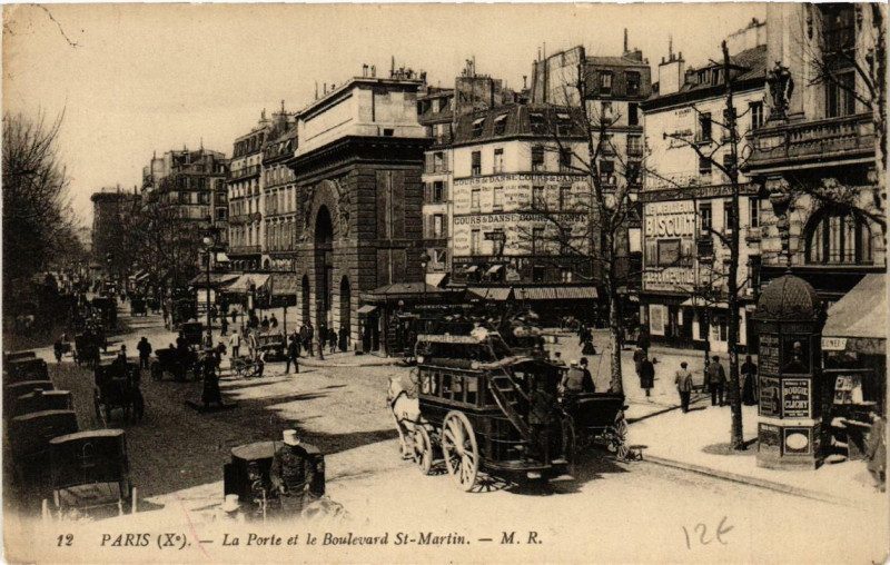 Carte postale ancienne Paris (10e) La Porte et le Bd Saint-Martin à Paris 10e