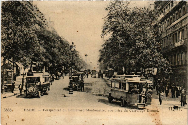 Carte postale ancienne Paris (9e) Perspective du Bd Montmartre. vue prise du Cf Drouot à Paris 9e