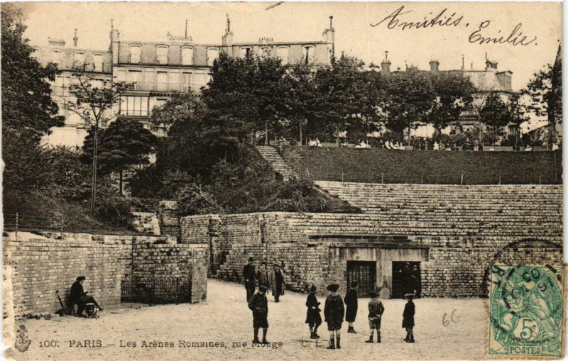 Carte postale ancienne Paris (5e) Les Arenes Romaines Rue Monge à Paris 5e
