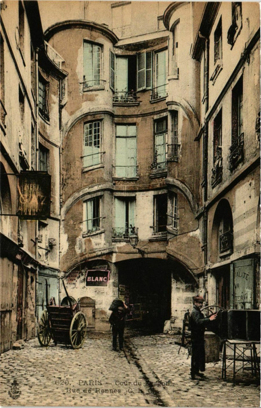 Carte postale ancienne Paris 6e Cour du Dragon Rue de Rennes ed. J.L.C à Paris 6e