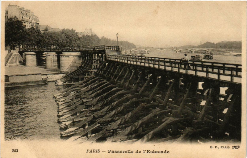 Carte postale ancienne Paris (4e) Passerelle de l'Estacade à Paris 4e