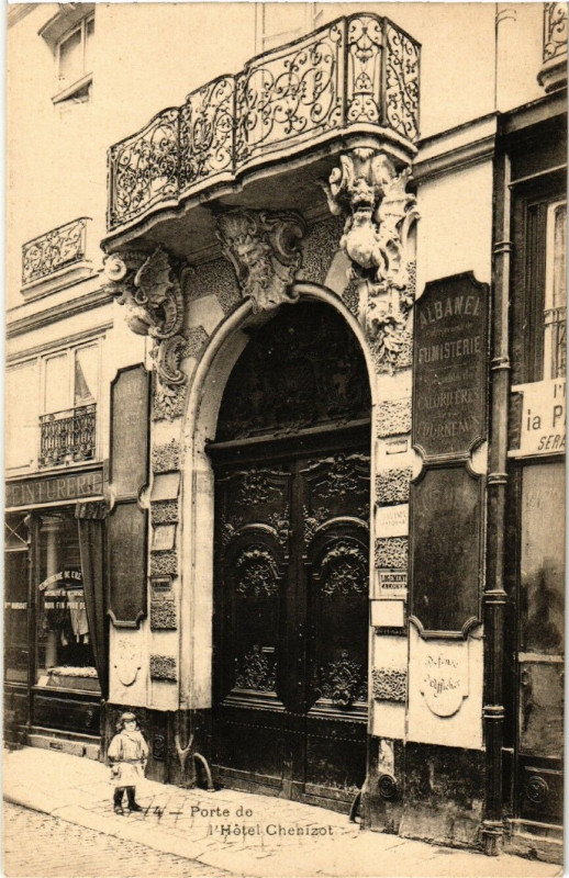 Carte postale ancienne Paris (4e) Porte de l'Hotel Chenizot à Paris 4e