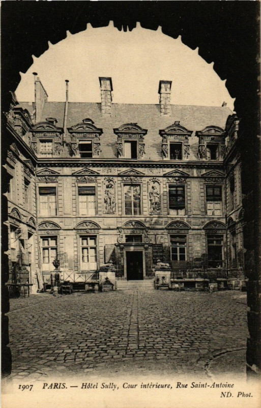 Carte postale ancienne Paris (4e) Hotel Sully. Rue Saint-Antoine. Cour Intérieure à Paris 4e