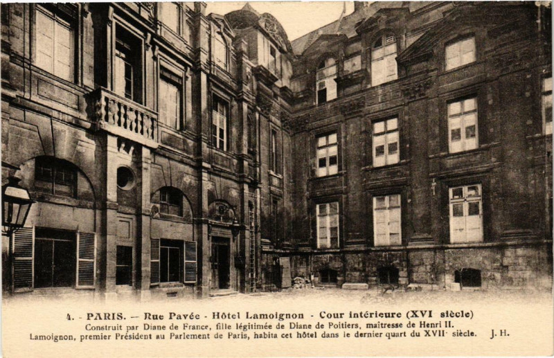 Carte postale ancienne Paris (4e) Hotel Lamoignon. Rue Pavée. Cour Intérieure à Paris 4e