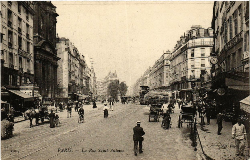 Carte postale ancienne Paris (4e) La Rue Saint-Antoine à Paris 4e