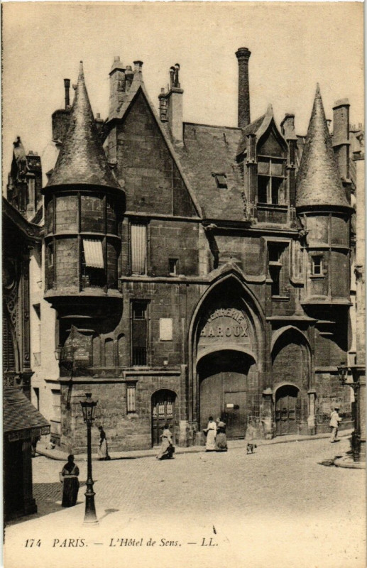 Carte postale ancienne Paris (4e) L'Hotel de Sens à Paris 4e