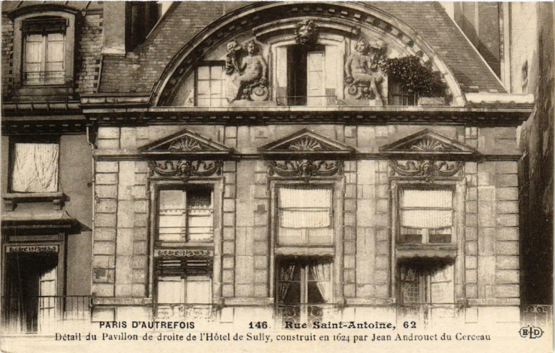 Carte postale ancienne Paris (4e) 62 Rue Saint-Antoine. Detail du Pavillon à Paris 4e