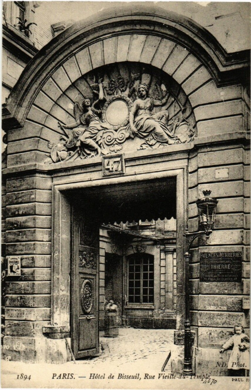 Carte postale ancienne Paris (4e) Hotel de Bisseuil. Rue Vieille-du-Temple à Paris 4e