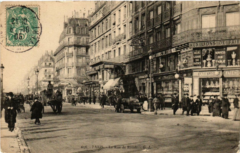 Carte postale ancienne Paris (4e) La Rue de Rivoli à Paris 4e