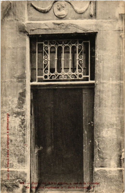 Carte postale ancienne Paris (4e) 4 rue de la Colombe. Porte à Paris 4e
