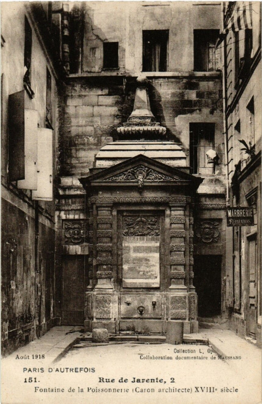 Carte postale ancienne Paris (4e) 2 Rue de Jarente. Fontaine de la Poissonnerie à Paris 4e