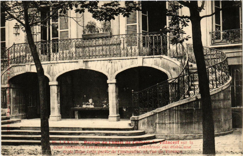 Carte postale ancienne Paris (4e) 23 rue de Turenne. Perron de l'Hotel Colbert à Paris 4e