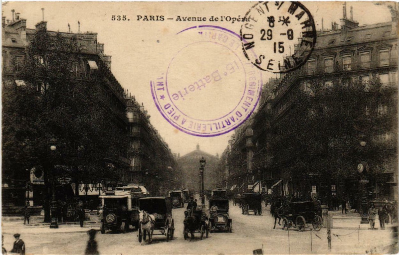 Carte postale ancienne Paris (1e) Avenue de l'Opera à Paris 1er