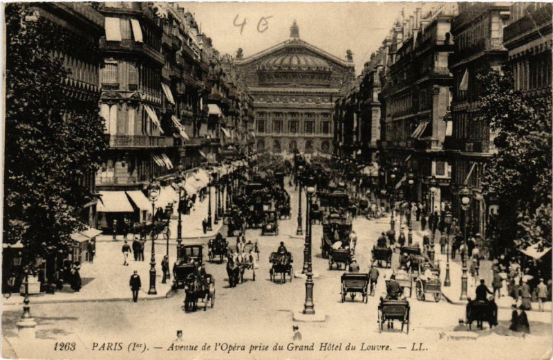 Carte postale ancienne Paris (1e) Avenue de l'Opera prise du Grand Hotel à Paris 1er