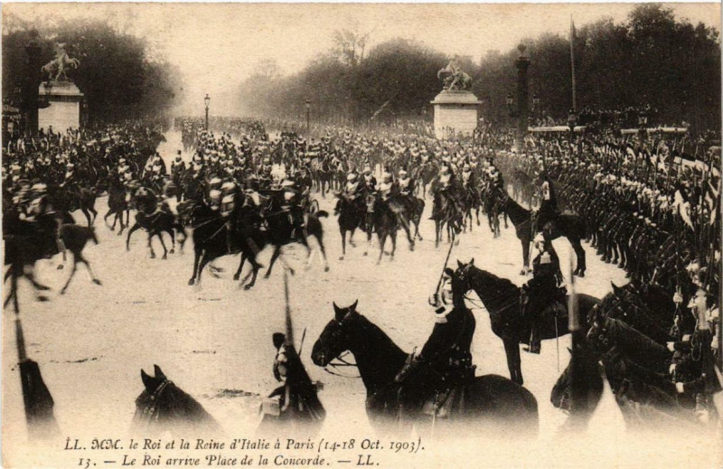 Carte postale ancienne Paris Ll.mm. le Roi et la Reine d'Italie. Place de la Concorde à Paris