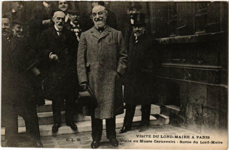 Carte postale ancienne Paris Visite du Lord Maire. au Musée Carnavalet à Paris