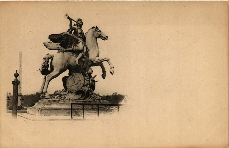 Carte postale ancienne Paris 1e Statue à Paris 1er