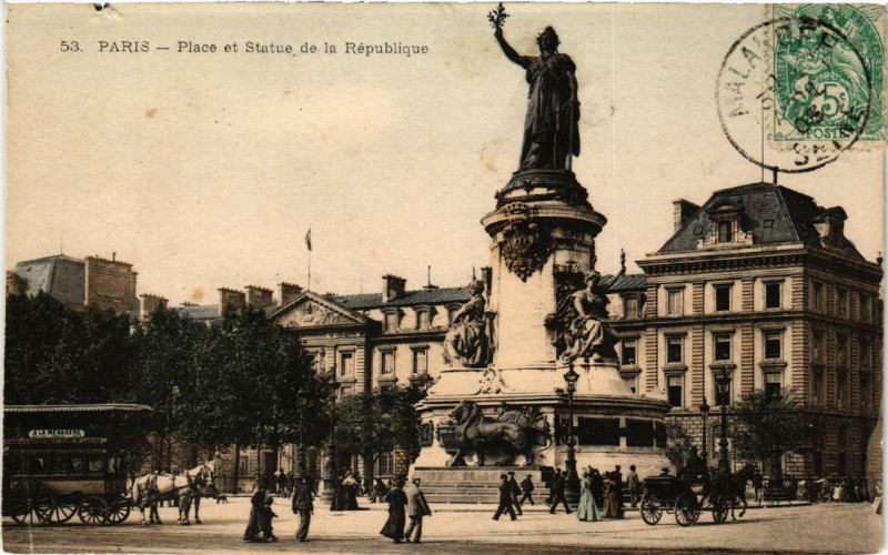 Carte postale ancienne Paris (4e) Place et Statue de la Republique à Paris 4e