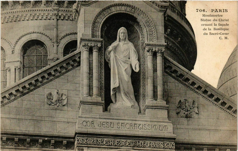 Carte postale ancienne Montmartre - Statue du Christ ornant la façade de la Basilique du Sacré-Coeur à Paris 18e