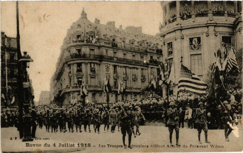 Carte postale ancienne Paris Revue du 4 Juillet. les Troupes Americains à Paris