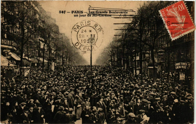 Carte postale ancienne Paris Mi-Careme Les Grands Boulevards un jour de Mi-Careme à Paris