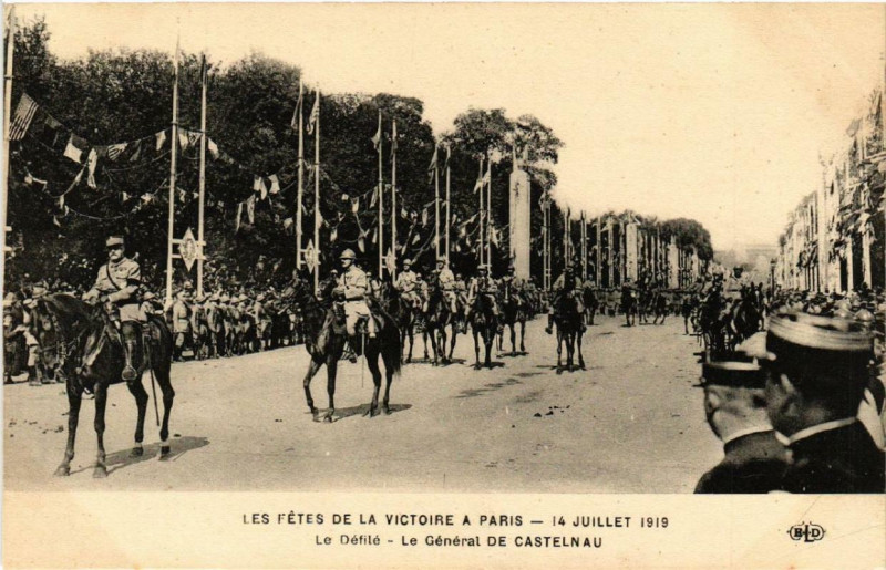 Carte postale ancienne Paris Les fetes de la Victoire. Le Defile. General de Castelnau à Paris