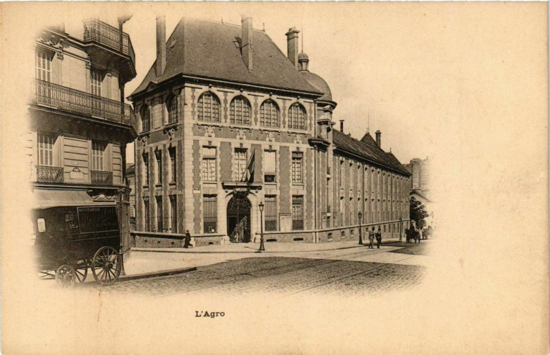 Carte postale ancienne Paris L'Agro à Paris