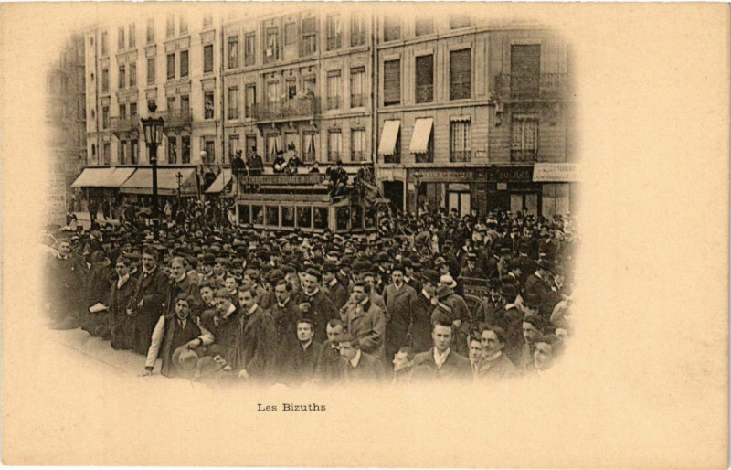 Carte postale ancienne Paris Les Bizuths à Paris