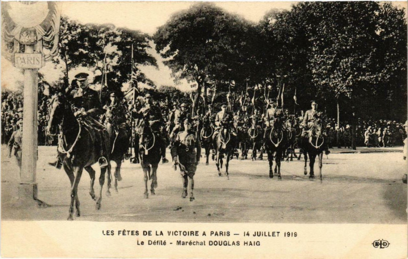Carte postale ancienne Paris Les fetes de la Victoire. Le Defile. Marechal Douglas Haig à Paris