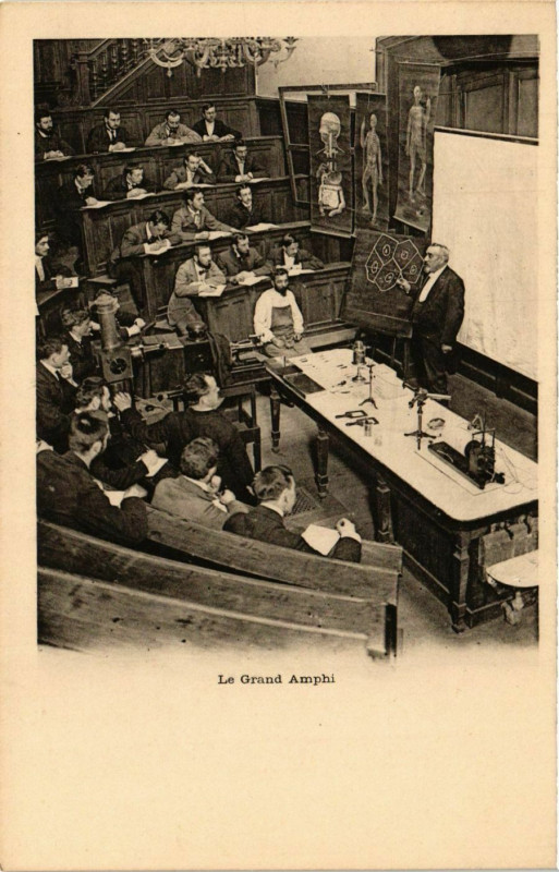 Carte postale ancienne Paris Le Grand Amphi à Paris