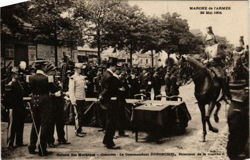 Carte postale ancienne Paris Marché de l'Armée 1904. Galerie des Machines. Controle à Paris