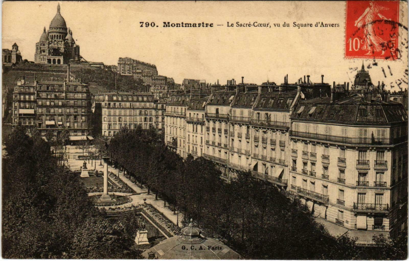 Carte postale ancienne Le Sacré-Coeur vu du Square d'Anvers à Paris 9e