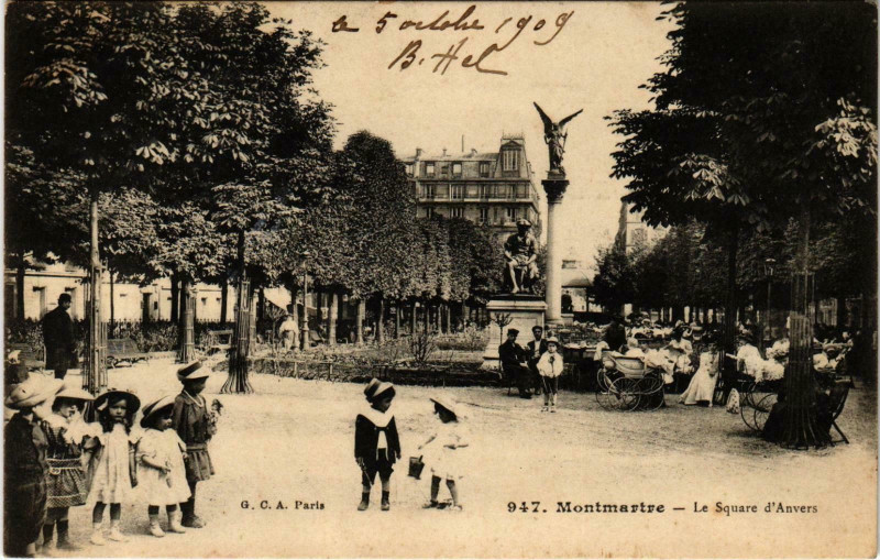 Carte postale ancienne Montmartre — Le Square d'Anvers à Paris 9e