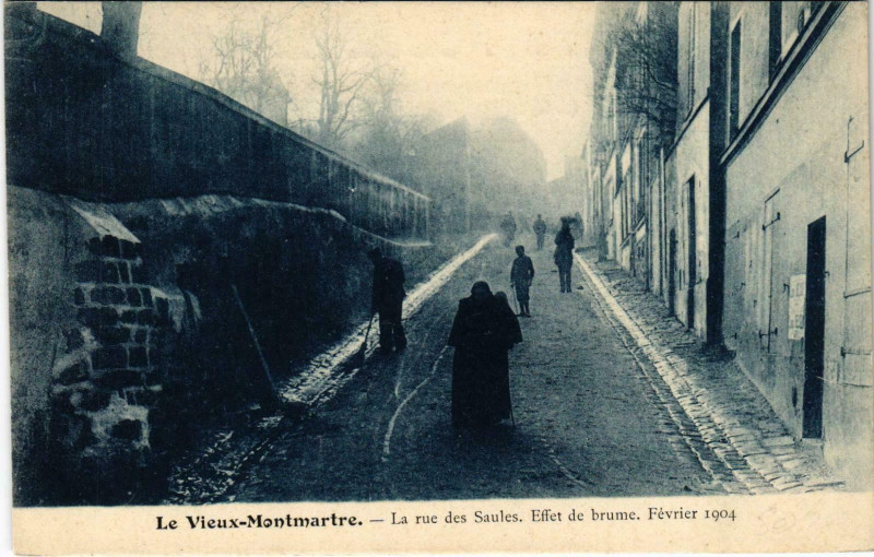 Carte postale ancienne Montmartre - La rue des Saules - Effet de Brume à Paris 18e