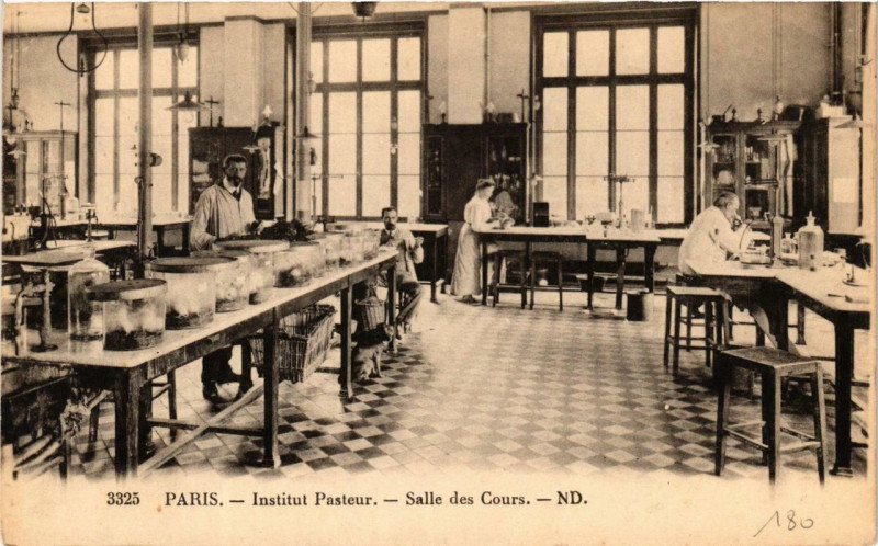 Carte postale ancienne Institut Pasteur - Salle des Cours à Paris 15e