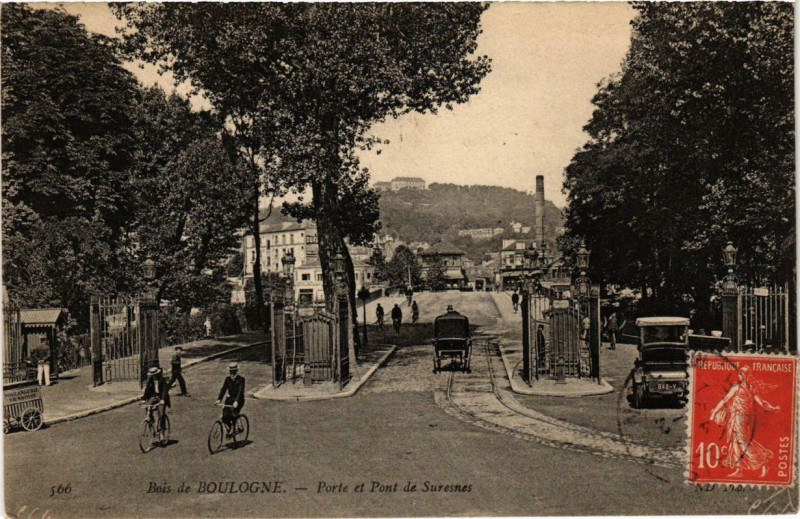 Carte postale ancienne Bois de Boulogne - Porte et Pont de Suresnes à Paris 16e