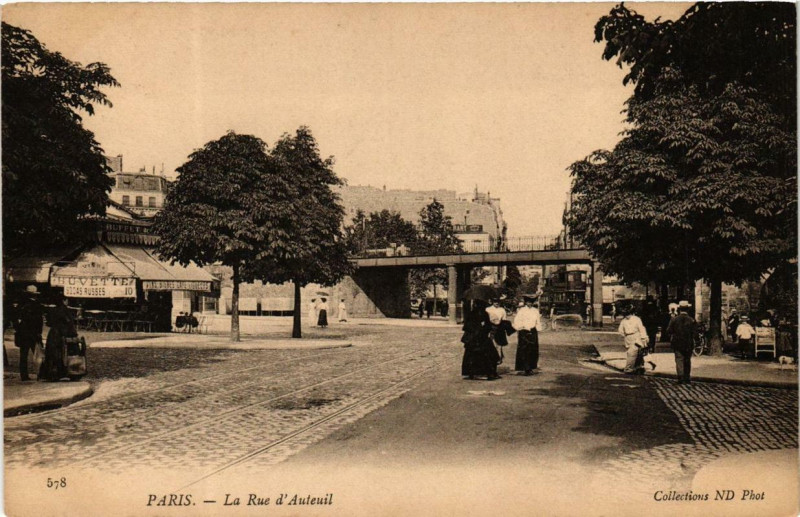 Carte postale ancienne La Rue d'Auteuil à Paris 16e