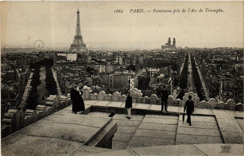 Carte postale ancienne Panorama pris de l'Arc de Triomphe à Paris 16e