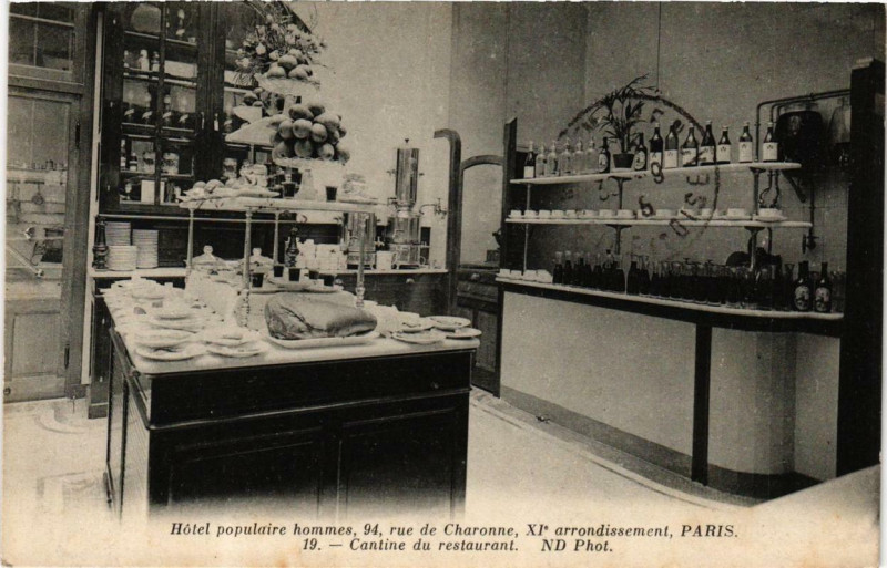 Carte postale ancienne Paris 11e 94 Rue de Charonne. Hotel Populaire hommes Nd Phot à Paris 11e