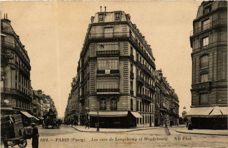 Carte postale ancienne Passy - Les rues de Longchamp et Magdebourg à Paris 16e